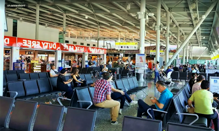 Aeroporto Internacional de Tirana