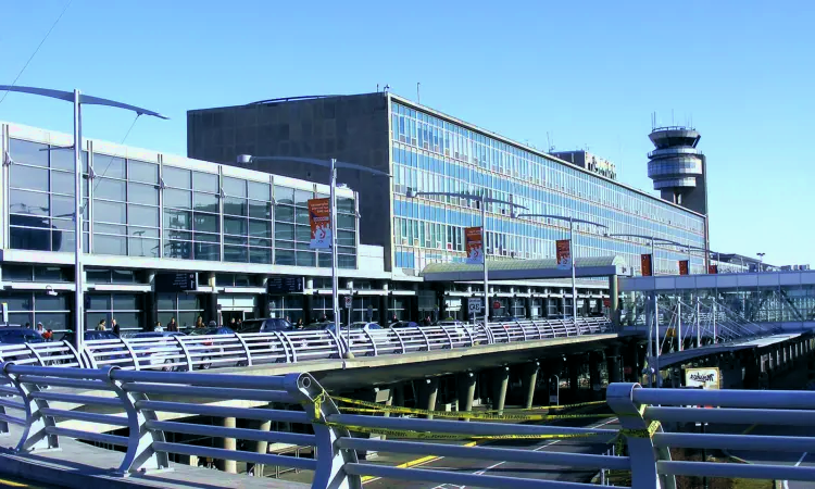 Aeroporto Internacional Pierre Elliott Trudeau de Montreal